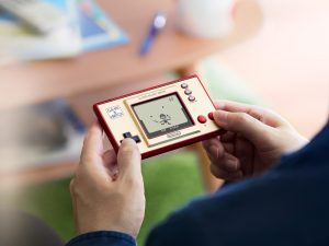 GAME & WATCH: SUPER MARIO BROS. – KLASYK, KTÓRY ZMIENIŁ HISTORIĘ GIER, POWRACA